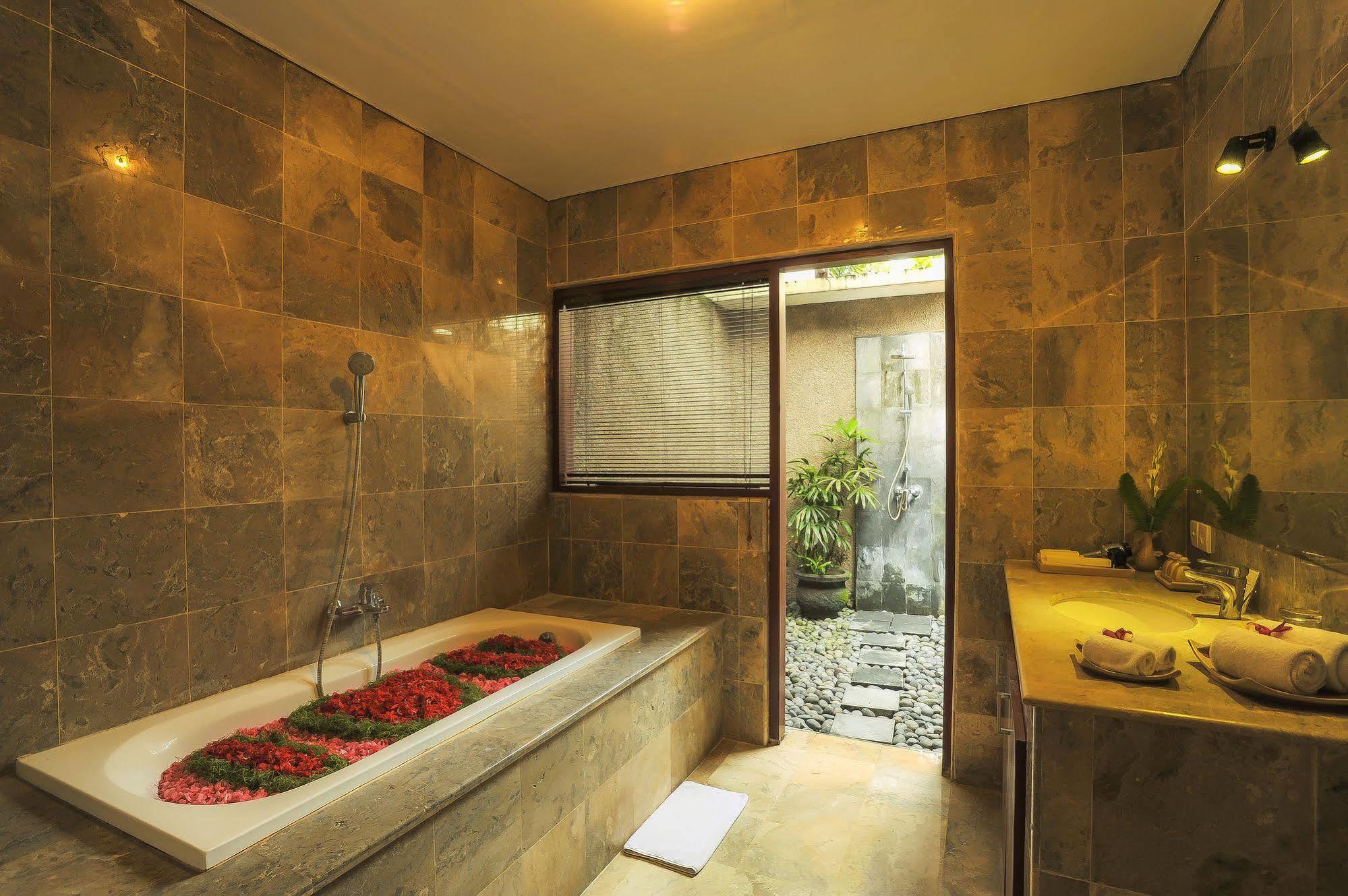 Aksata Villas Canggu Exterior photo